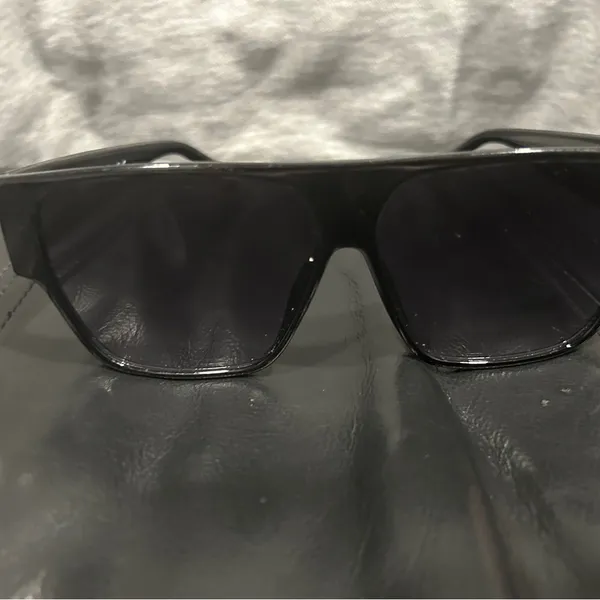 Black Sunglasses - Image 4