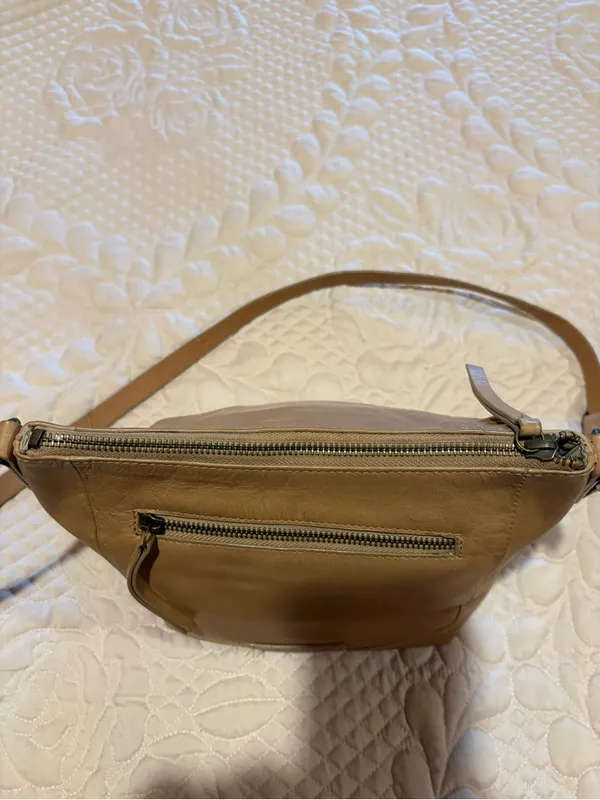 Lucky Brand leather crossbody bag soft tan/beige leather - Image 5