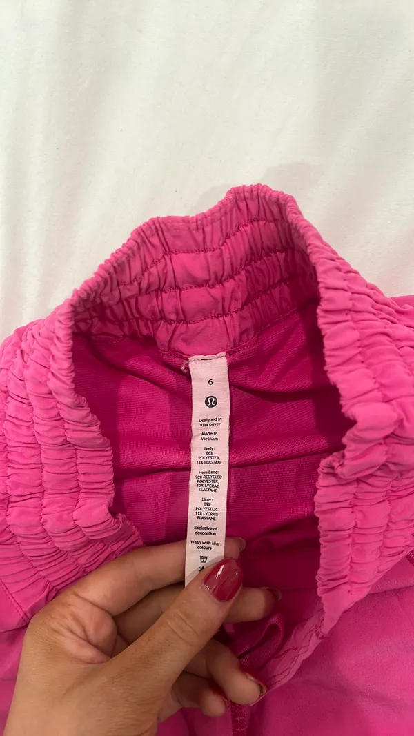 Lululemon pink high rise Hotty Hot size 6 shorts - Image 3