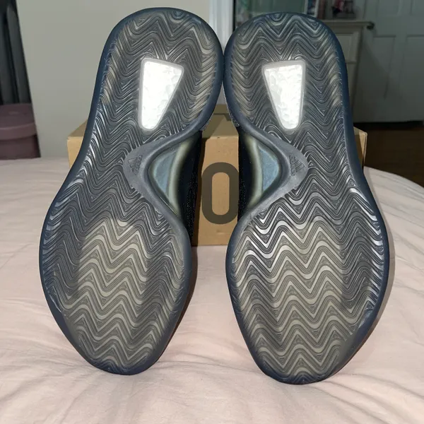 Yeezy Authentic   QNTM With Original Box - Image 7