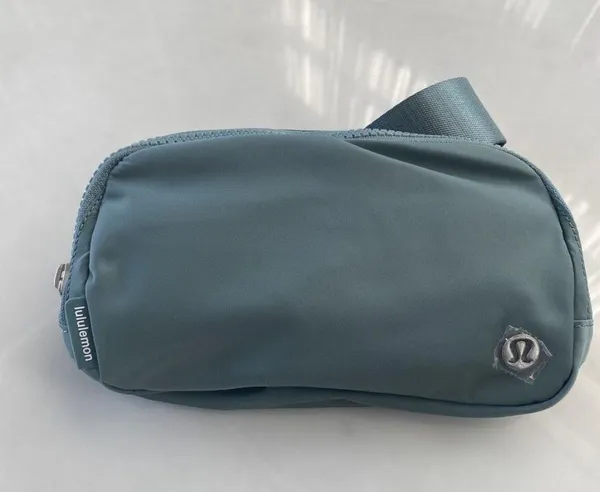 Lululemon Everywhere Belt Bag - Image 2