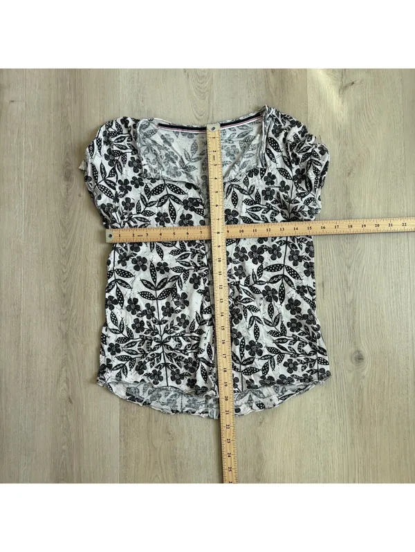 Anthropologie Pilcro Press Relief Black White Floral Split Neck Knit Top Size S - Image 8