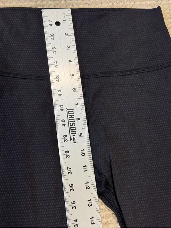 Lululemon Athletic Cropped 3/4 Dot Yoga Leggings Women’s Size 8 Black - Image 6
