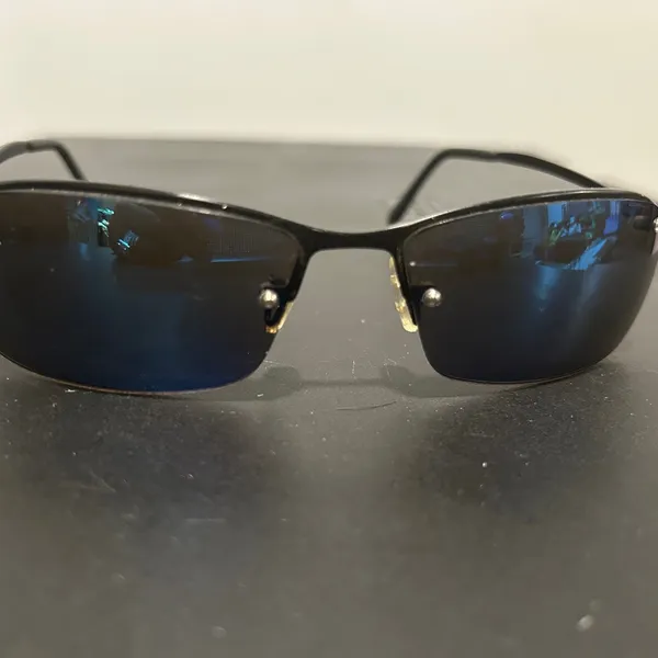 Stylish Black and Blue Sunglasses - Image 6