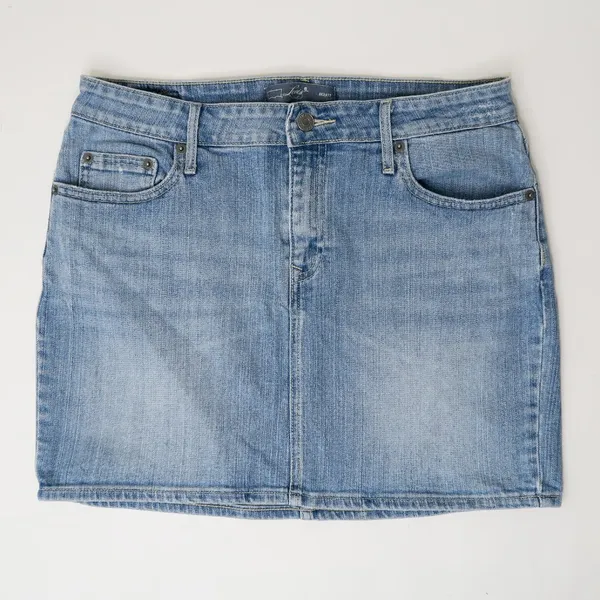 Levis Light Wash Mid Rise Denim Mini Skirt - Image 3