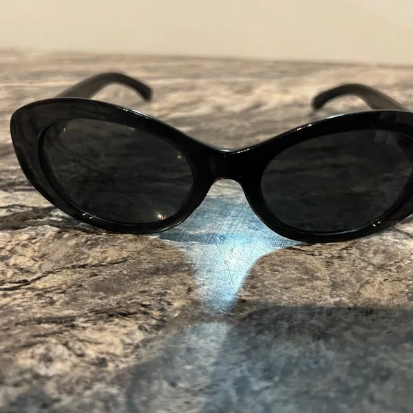 Classic Black Sunglasses - Image 2