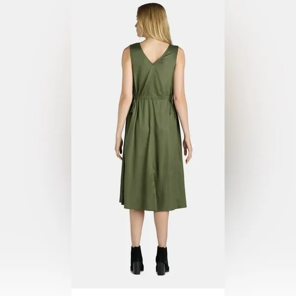 Time and Tru Forest Green Apparel - Image 2