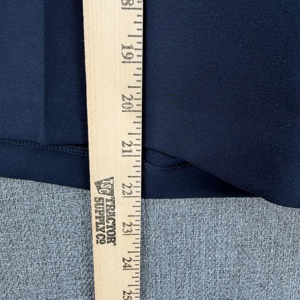 Athleta Endless Bermuda Short Blue Womens Size 8 Activewear Model Chic - Image 8