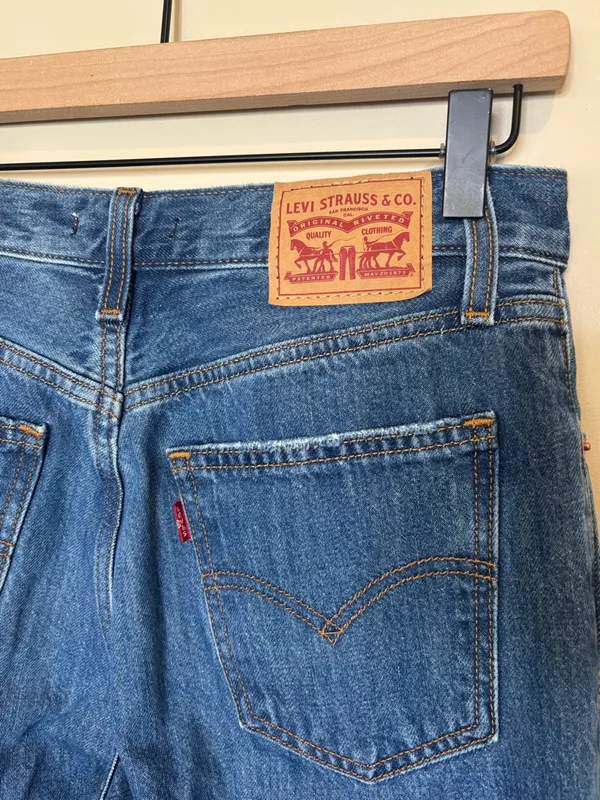 Levi’s Low Pro Straight Leg Distressed Jeans - Image 8