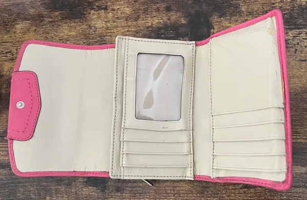 Coach | ladies Signature Jacquard clutch wallet. - Image 12