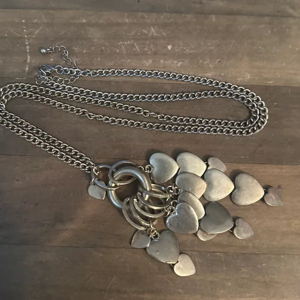 Long gold tone tiered hearts tassel necklace - Image 3