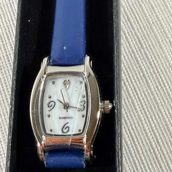 Lot of 4 Women's Vintage & Modern Watches - Avon, Kenneth Cole, Seiko - Image 9