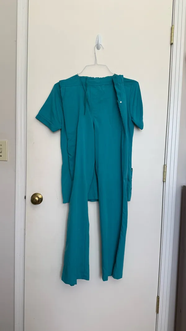 Urban teal medical scrub for women size extra small - Image 6