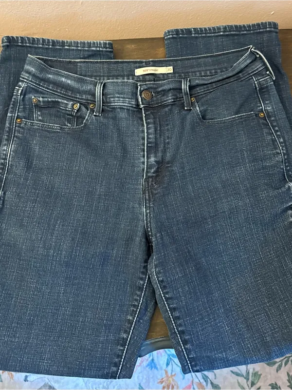 505 Straight Levi's Straight Leg Jeans in Dark Blue Wash - Image 4