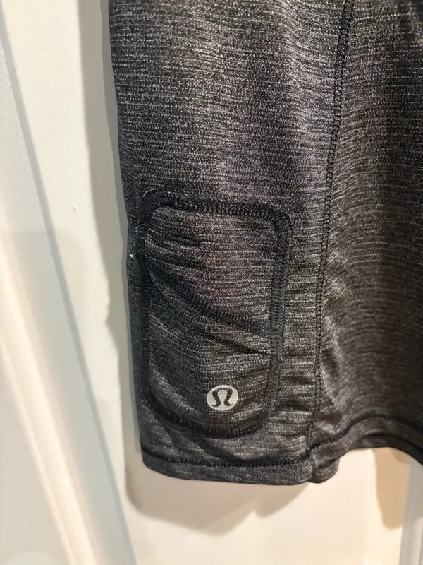 Lululemon women’s Run Wild Short Sleeve Tech Shirt gray sz 8 M - Image 5