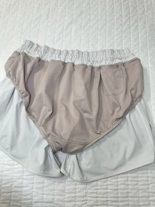 Lululemon Athletica Cream Women's Athletic Shorts - Elastic Waist in Size 12 - Image 10
