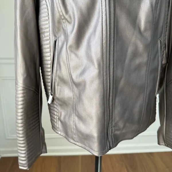 NWT Midnight Velvet Metallic Taupe Faux Leather Moto Jacket Pink Faux Fur Collar - Image 4