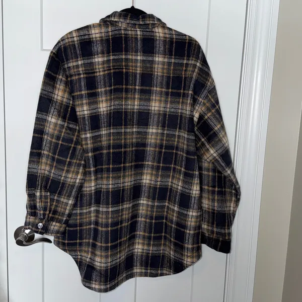NWOT No Vacancy Brushed Wool Plaid Shacket - Navy and Tan - Image 3