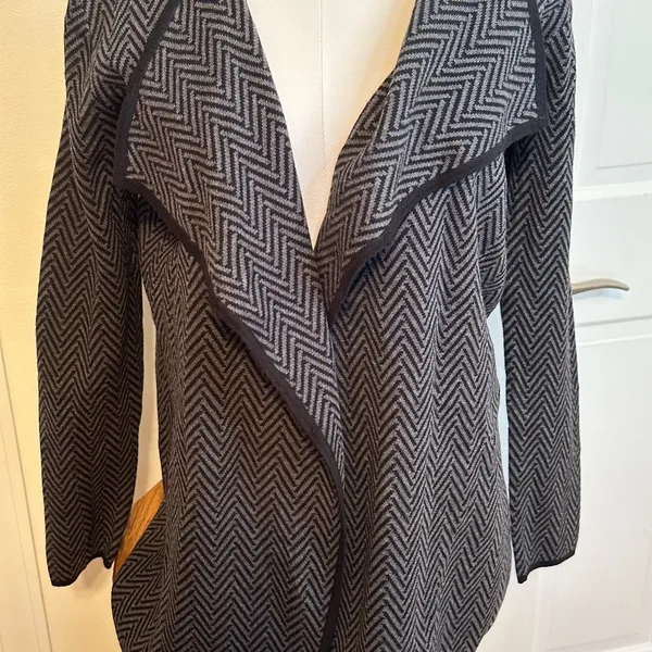 Vince Camuto Herringbone Black and Gray Cardigan Size Small NWOT - Image 8