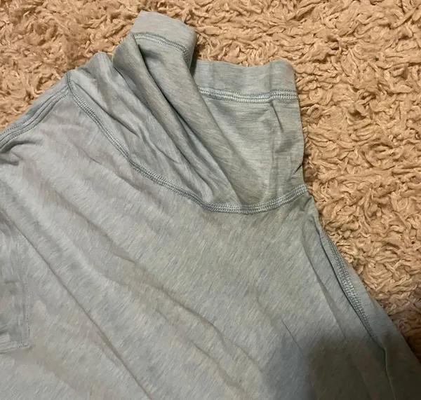 Lululemon heathered light blue v neck t shirt size medium - Image 2