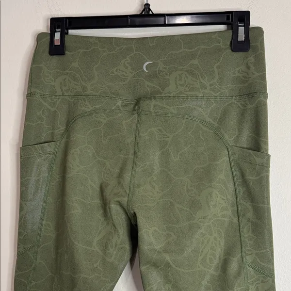 Zyia Active Light n Tight Olive Maze Green High Waist Crop Leggings size 8-10 - Image 4