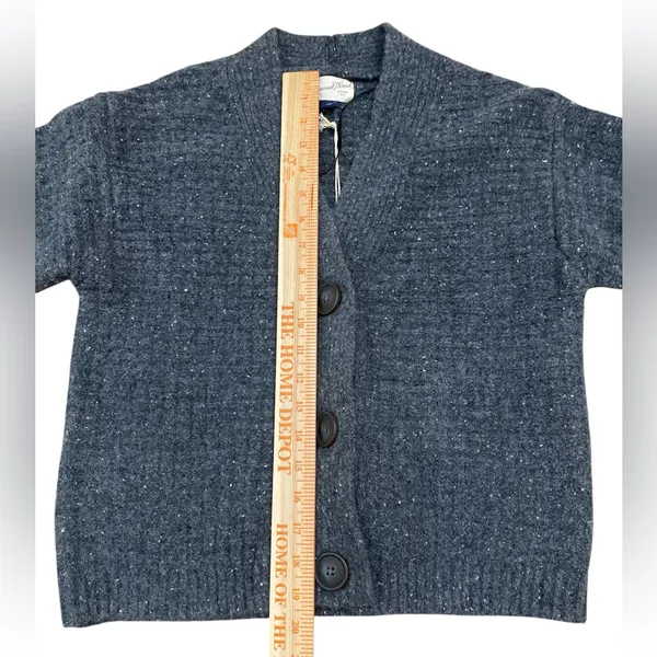 Everyday Basic Staple Universal Thread Thick Cozy Gray V Neck Cardigan Sweater - Image 4