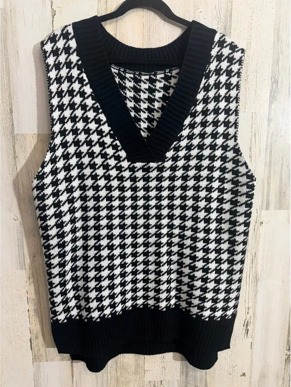 Black and White Houndstooth Knit Sweater Vest V Neck Sleeveless Size XL - Image 2