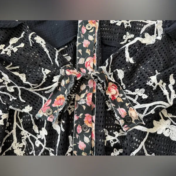 NWT- POL Carly Crochet Patchwork Laser Cut Floral embroidered shirt size large - Image 8