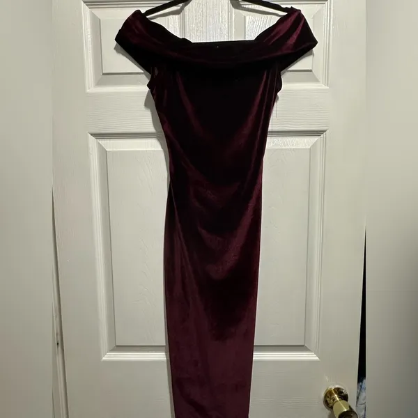 A Ellen Velvet Off-The-Shoulder Midi Dress - Image 3