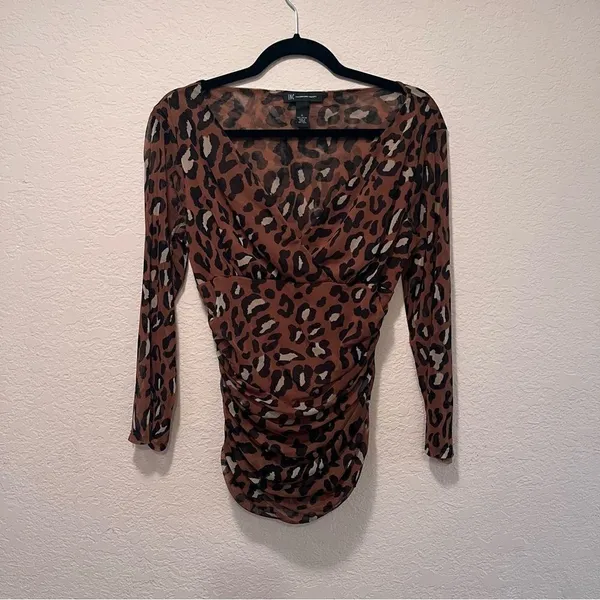 *30off3* NWOT. Animal‎ Print Brown Medium Top. - Image 3
