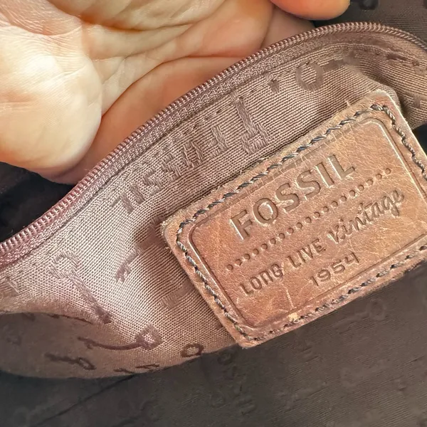 Vintage Fossil Cognac Leather Shoulder Bag. With Matching wallet. - Image 4