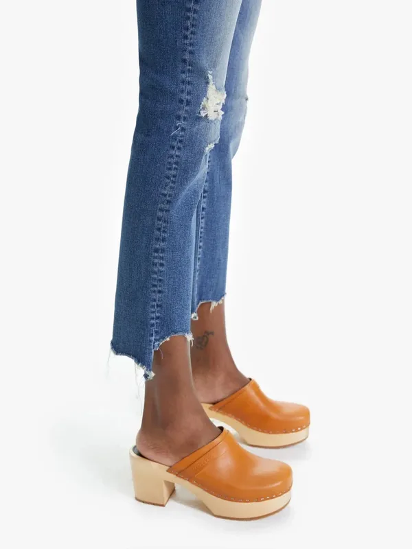 Mother | the insider crop step chew jeans in dancing on coals wash - Image 3