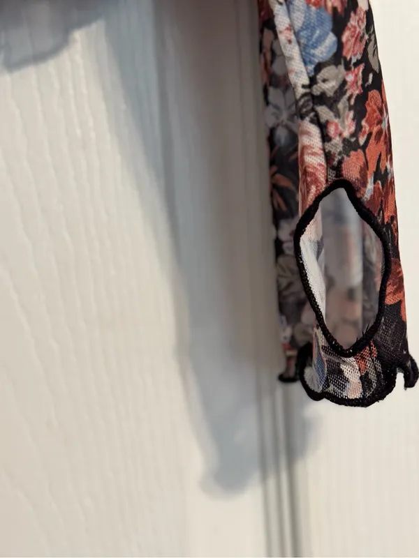 NWOT DeaLmore Semi-sheer Floral Mock Neck Long Sleeve Layering Blouse Medium - Image 5