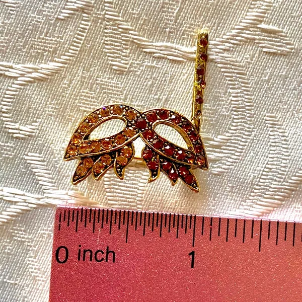 Masquerade Brooch Gold - Image 3