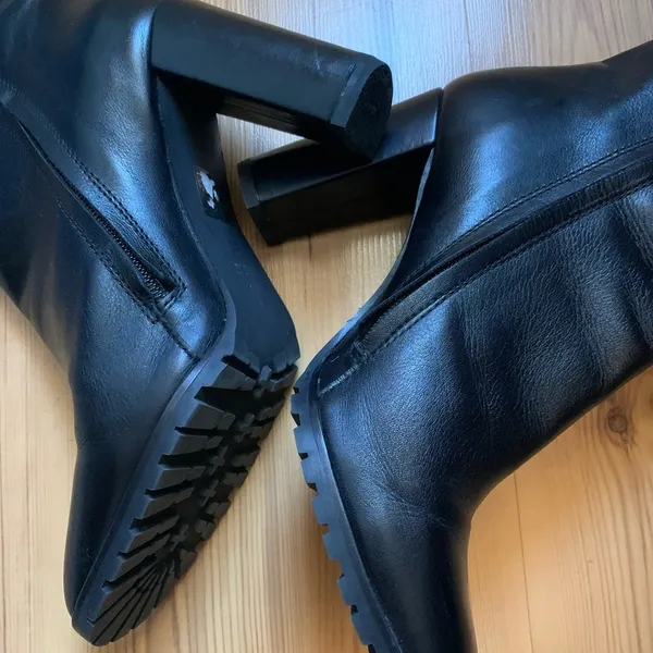 Caramelo Women boots SZ 10 - Image 4