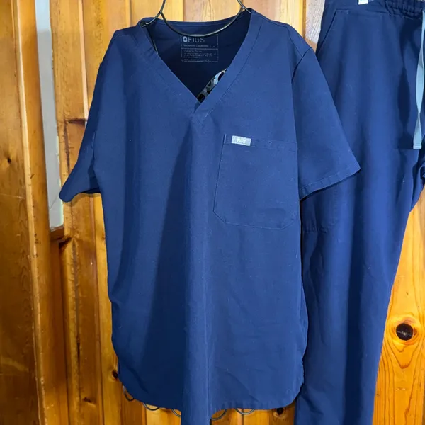 Figs Technical Collection in Deep Blue Nurse scrubs size large 2 piece set - Image 3