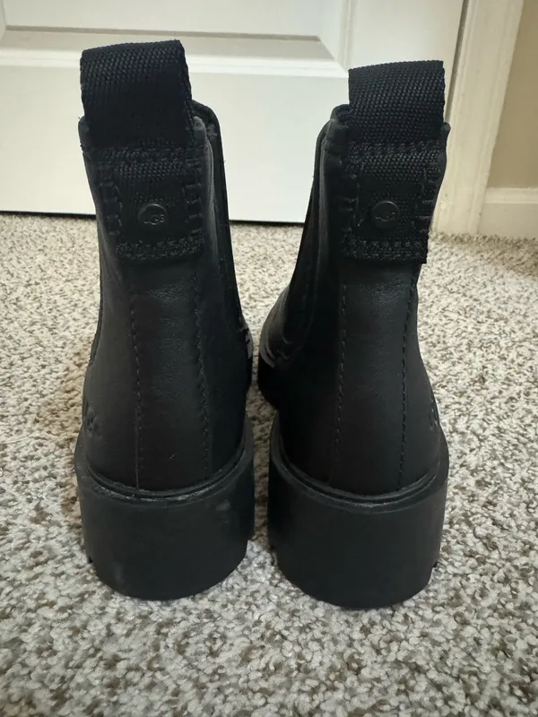 EUC UGG women’s black leather Markstrum booties - Image 3