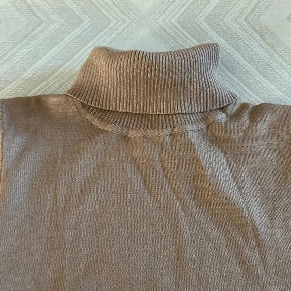 Cable & Gauge Women’s Tan Sleeveless Turtleneck Sweater - Size S - Image 2