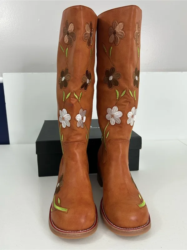 VBDB Brown Floral Embroidered Women’s Knee High Boots Size 9 NIB - Image 2