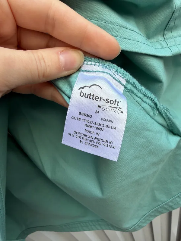 Uniform Advantage Butter-Soft Stretch Aqua Scrub Top Women’s Medium V-Neck Medical Uniform Scrub Top - Image 4