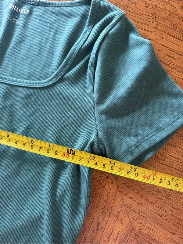 Hollister Baby Tee - Image 3