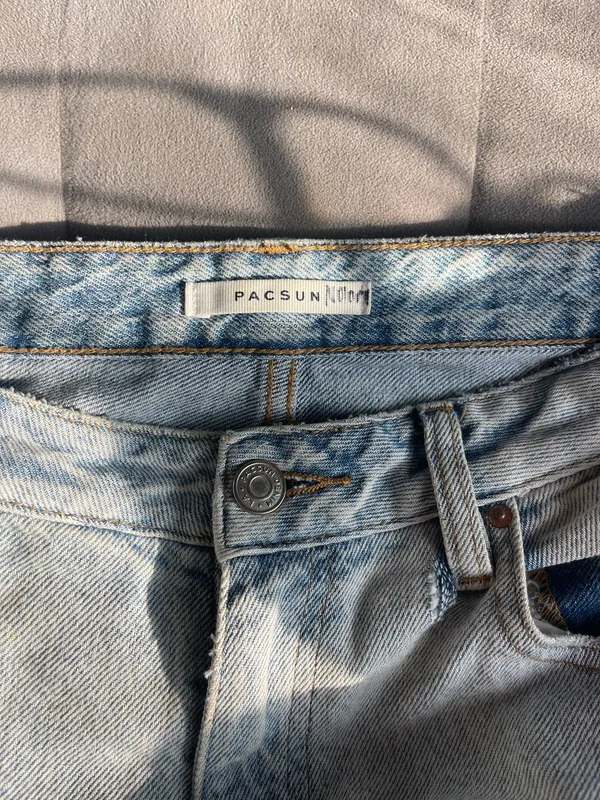PacSun 90s Ripped Boyfriend Jeans Light Wash - Image 2