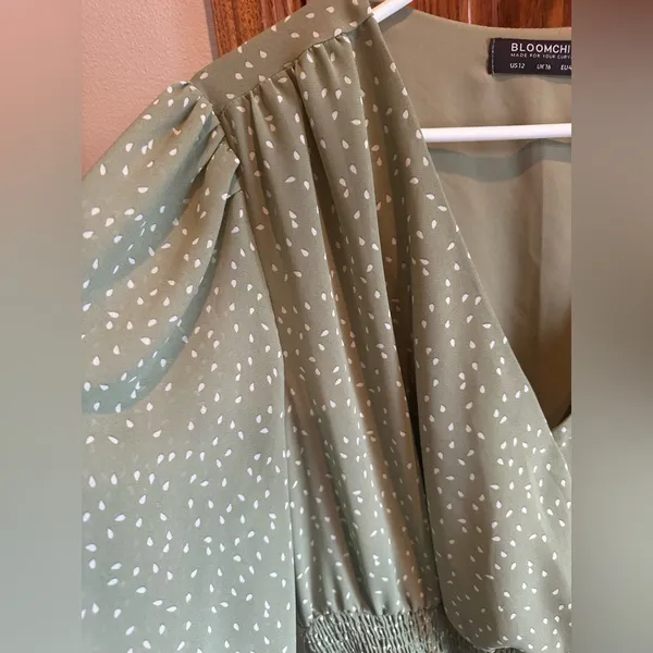 Bloomchic Wrap Shirred Waist Dress Sage Green Polka Dot Lantern Sleeve Size 12 - Image 2