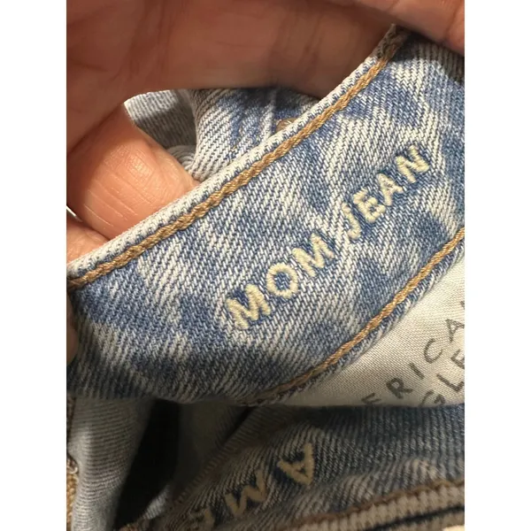 American Eagle Mom Jean High Rise Strigid Light Wash Denim‎ Blue Womens 0 Short - Image 5