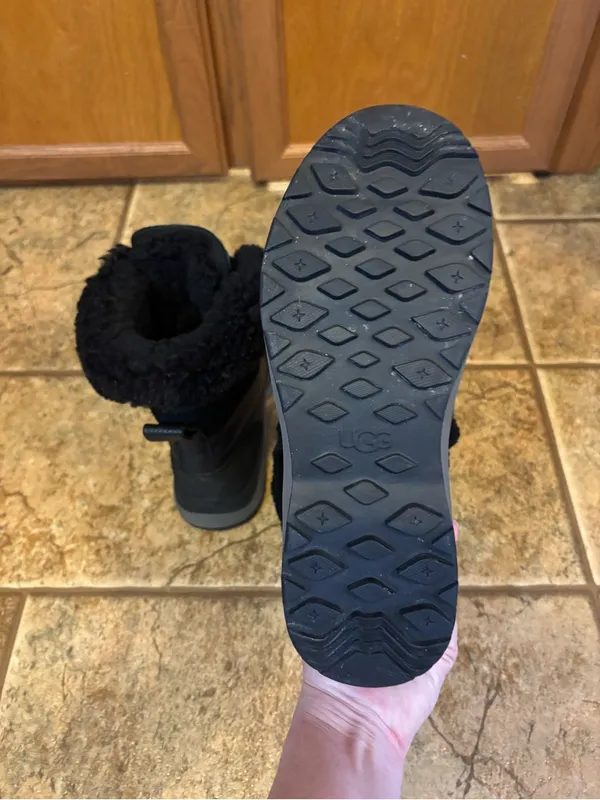 UGG women’s Adirondack III Boots sz 7 - Image 4