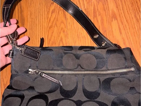 Coach Black Signature Canvas Shoulder Bag - Image 8