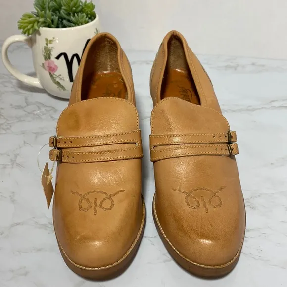 Village Cobbler tan leather shoes - Image 2