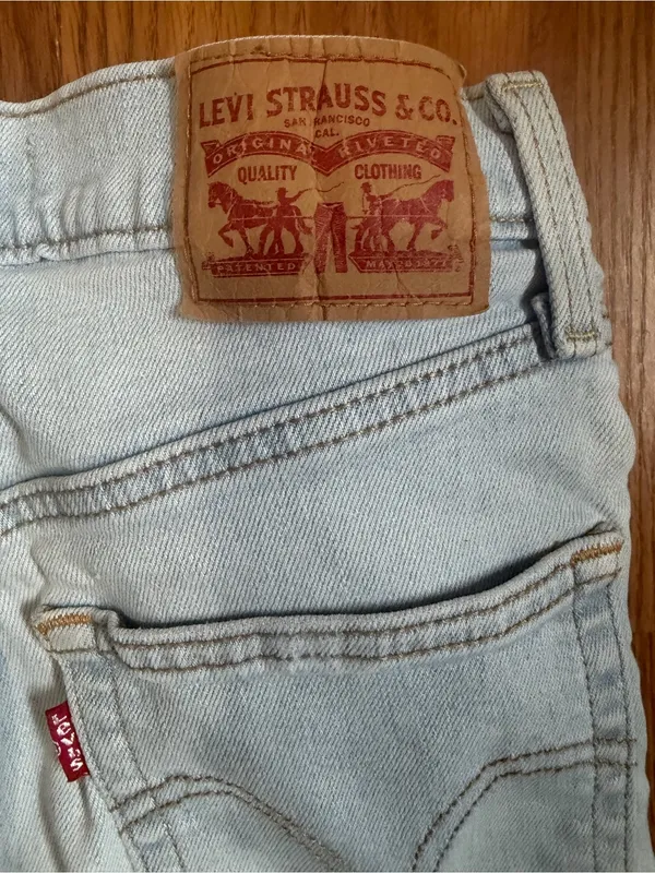 Levi’s Ribcage High Rise Bootcut Light Wash Jeans 27. - Image 4