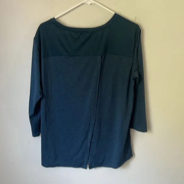 The North‎ Face Women’s 3/4 sleeve navy vented split back shirt, size large 🗝️ - Image 6
