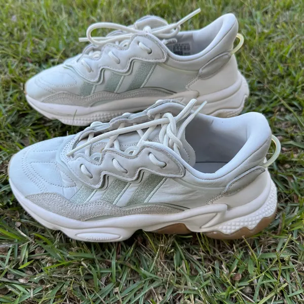 Adidas Ozweego Women’s 8.5 Off White Linen Green Gum Sneakers Running Shoes - Image 2